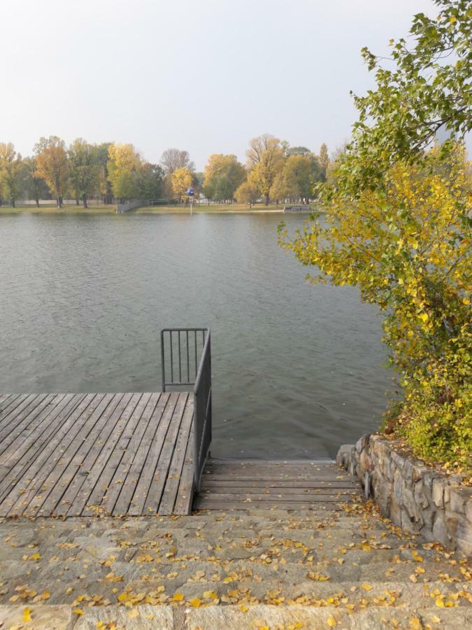 Bungalow At Lake Alte Donau Вена Экстерьер фото